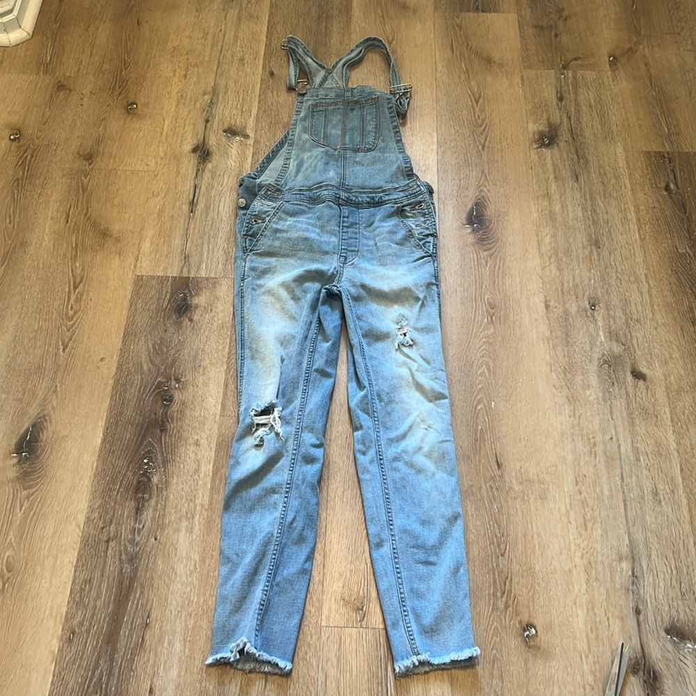 American Eagle Outfitters Tomgirl Light Blue Distressed woman boho overalls XS
